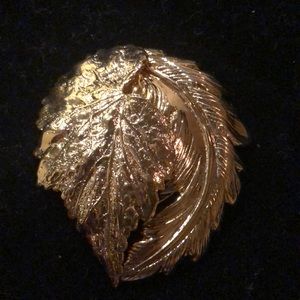 Gold Tone Leaf Scarf Clip